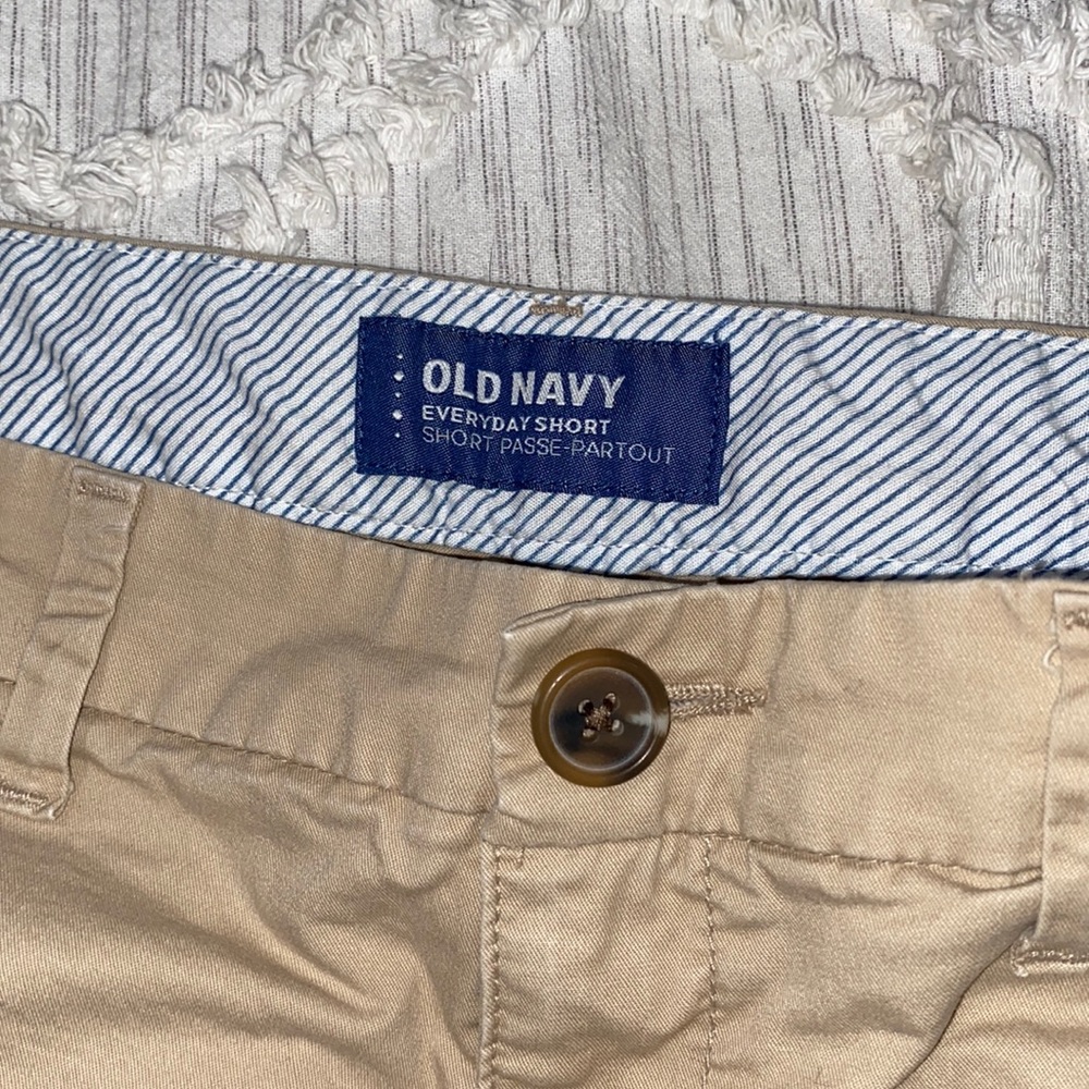 old navy khaki shorts - Picture 3 of 3